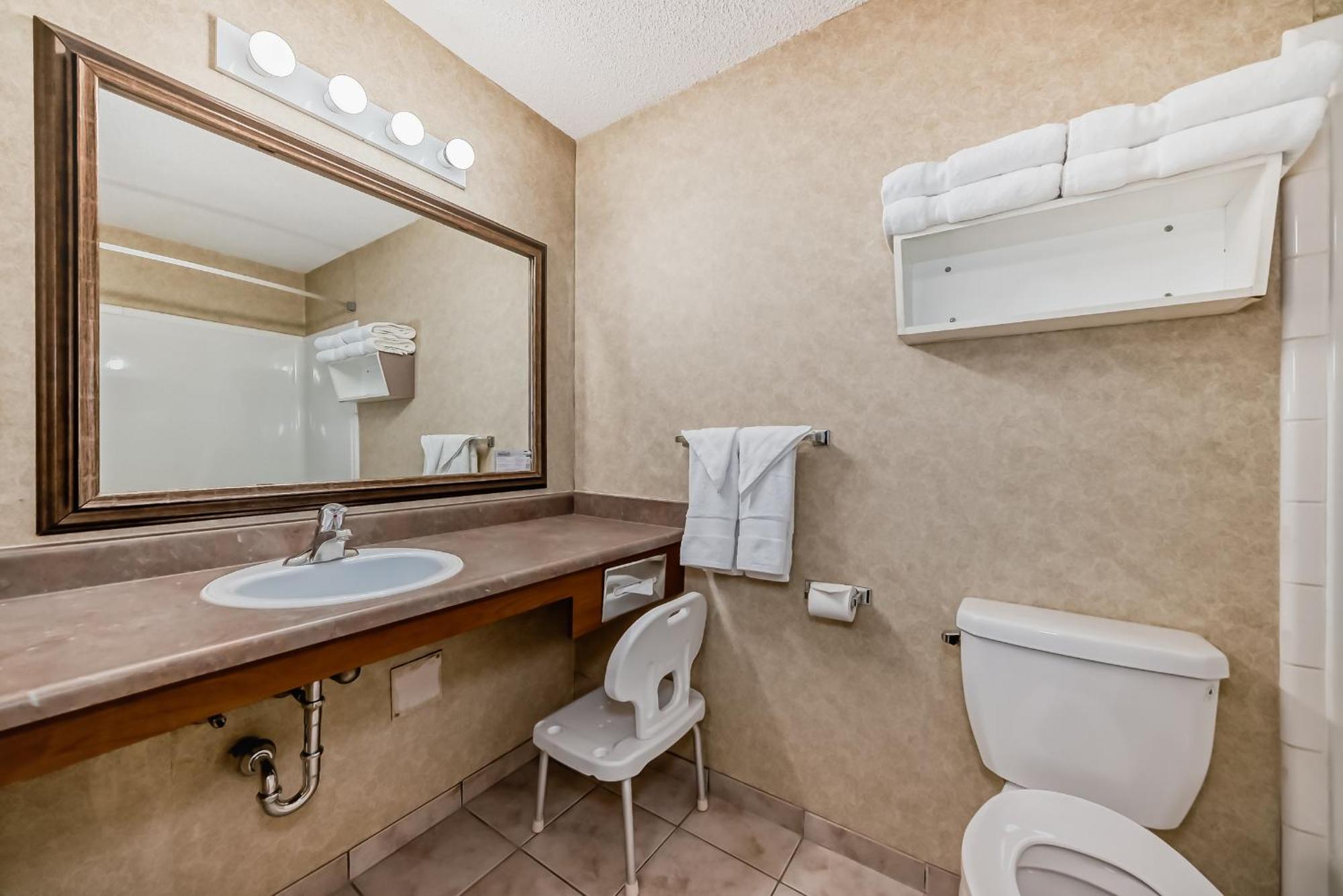 & Hotel Stony Plain