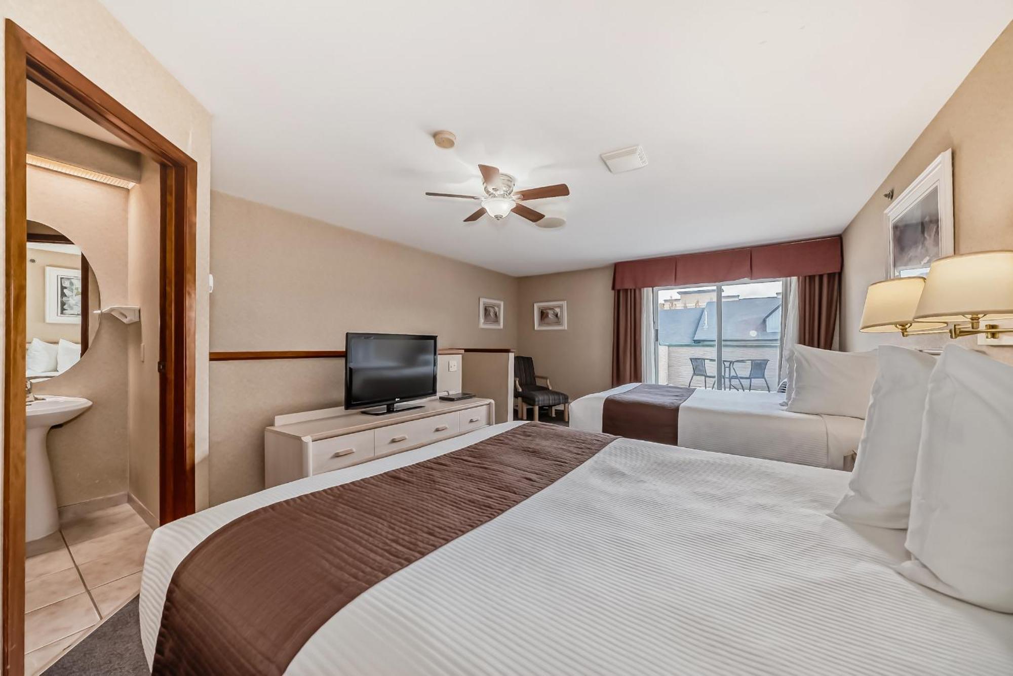 Hotel &
