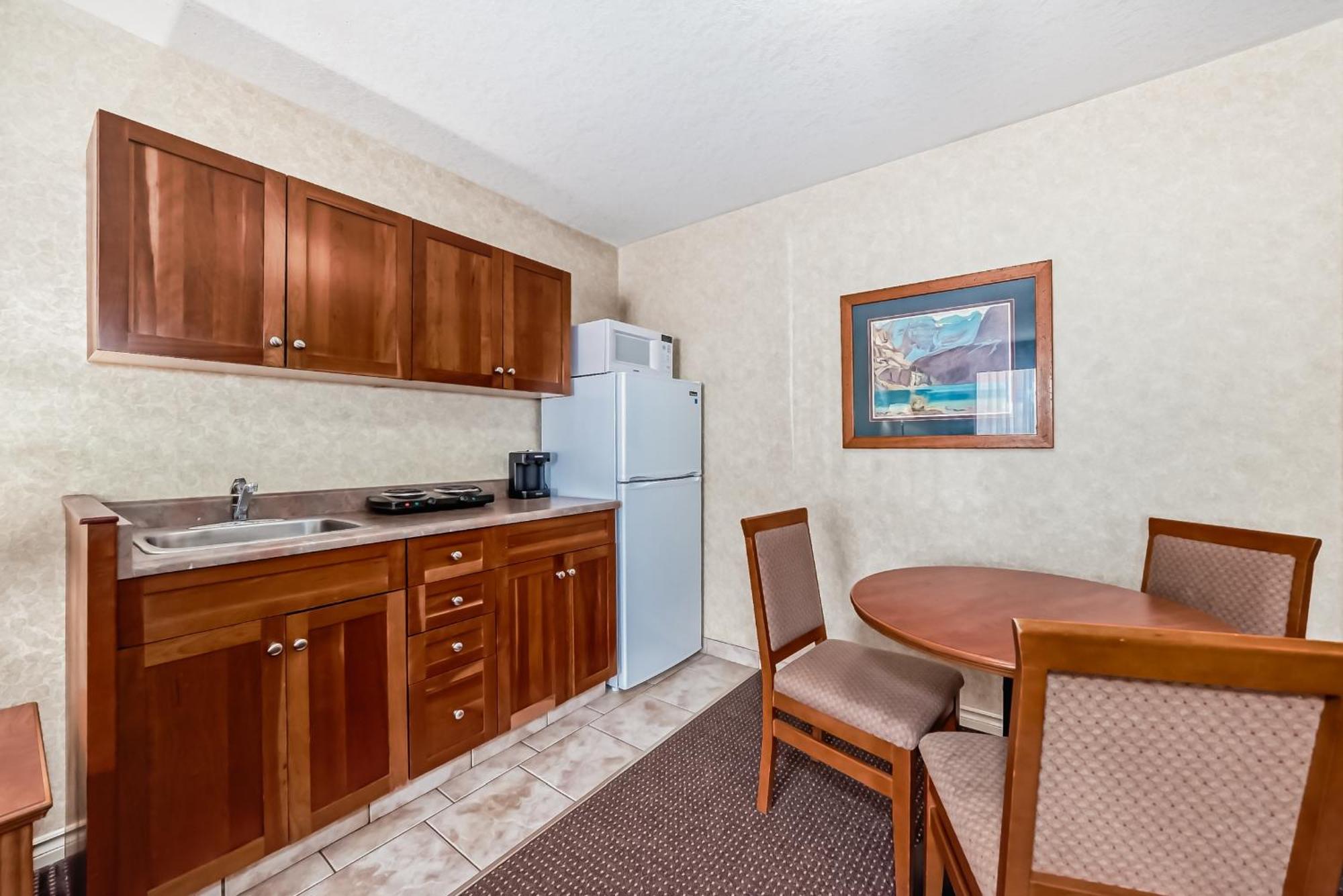 & Hotel Stony Plain