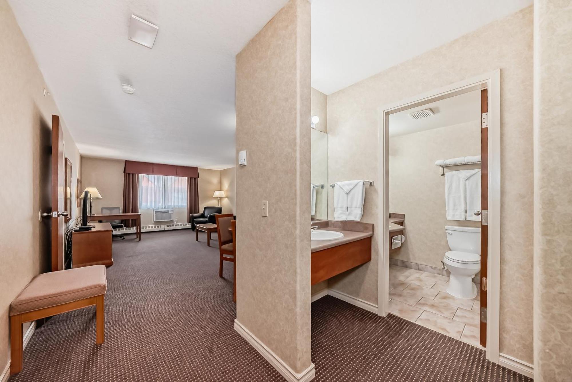 Hotel &
