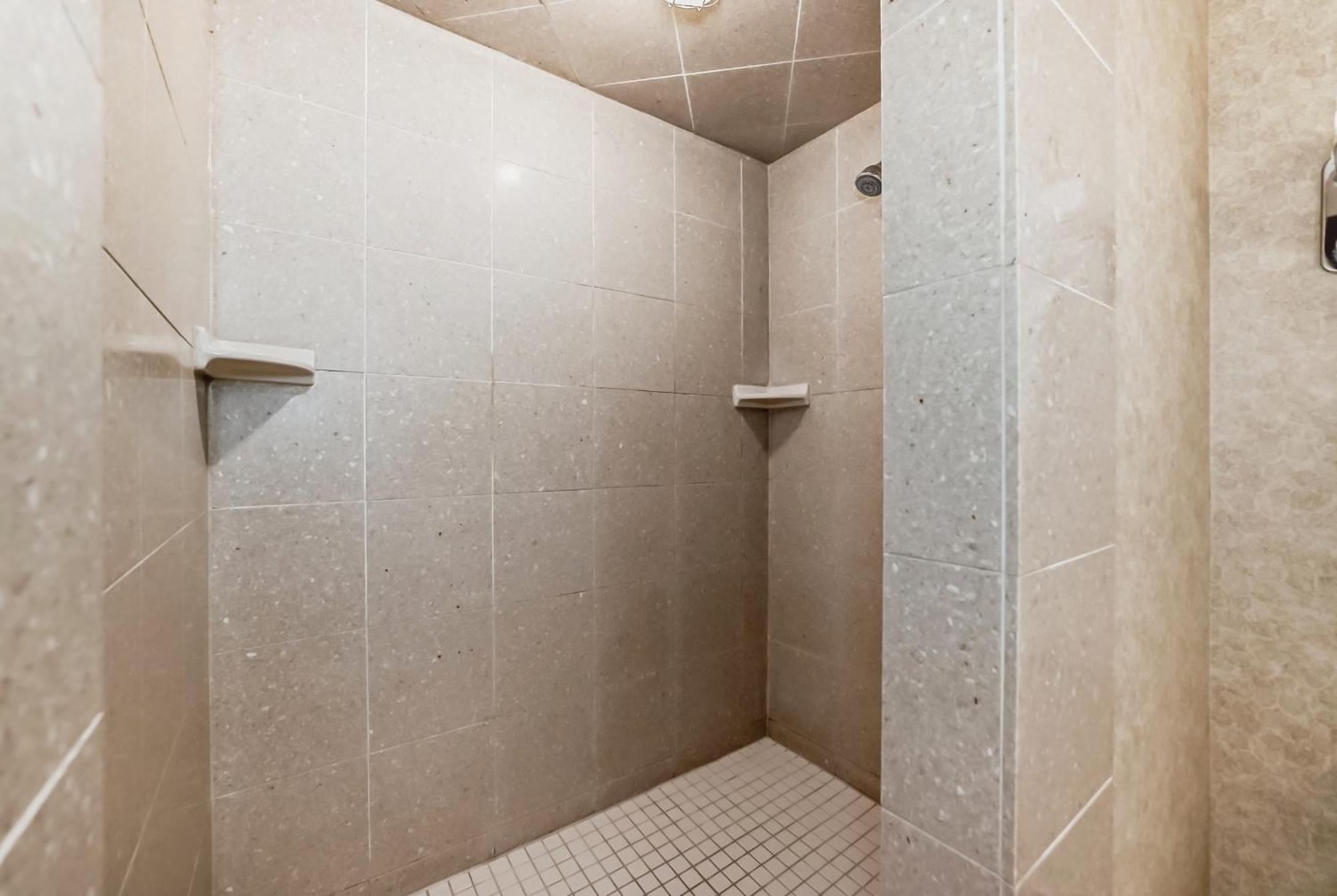 & Hotel Stony Plain