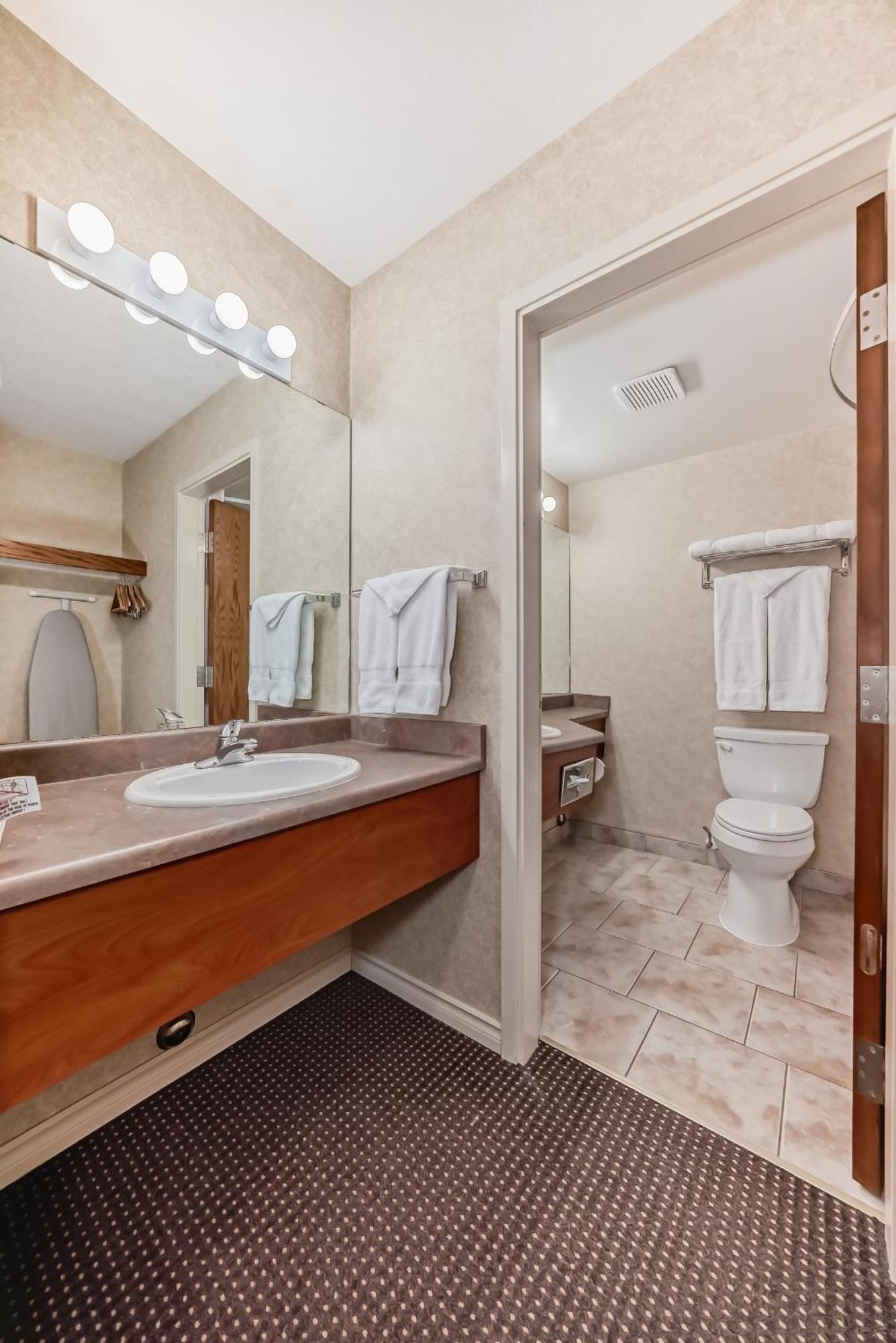 & Hotel Stony Plain